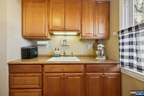 73 Horton Avenue Hawthorne NJ 07506