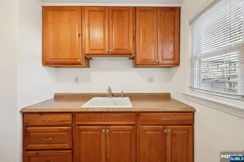 73 Horton Avenue Hawthorne NJ 07506