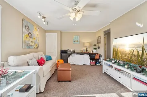 73 Horton Avenue Hawthorne NJ 07506