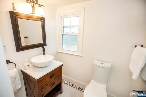 109 Franklin Avenue Oakland NJ 07436