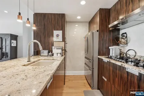 915 Hudson Park Edgewater NJ 07020