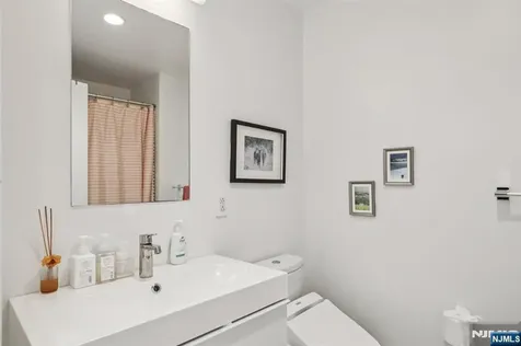 915 Hudson Park Edgewater NJ 07020