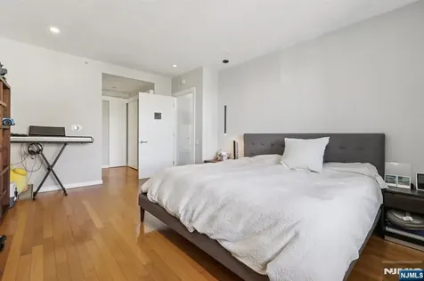 915 Hudson Park Edgewater NJ 07020