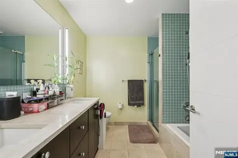 915 Hudson Park Edgewater NJ 07020