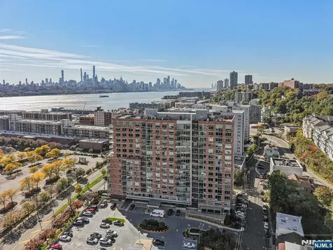 915 Hudson Park Edgewater NJ 07020