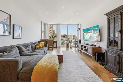 915 Hudson Park Edgewater NJ 07020