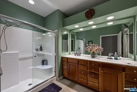 4203 Warrens Way Wanaque NJ 07465