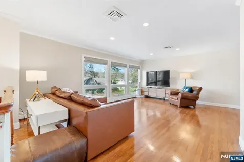 2 Columbine Court Montvale NJ 07645