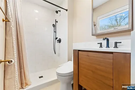2 Columbine Court Montvale NJ 07645