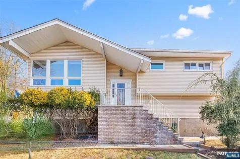 2 Columbine Court Montvale NJ 07645