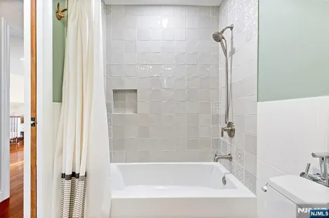 2 Columbine Court Montvale NJ 07645