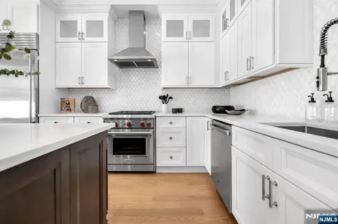 16 Gabriel Court Paramus NJ 07652