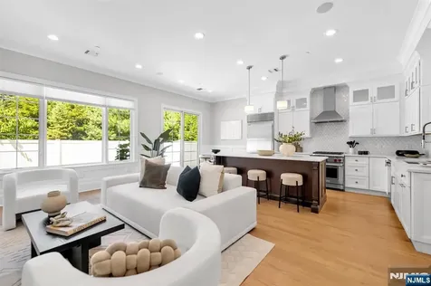 16 Gabriel Court Paramus NJ 07652