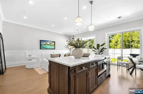 16 Gabriel Court Paramus NJ 07652