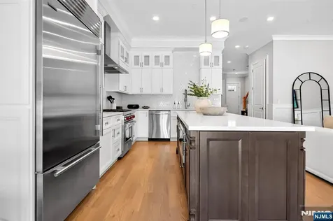 16 Gabriel Court Paramus NJ 07652