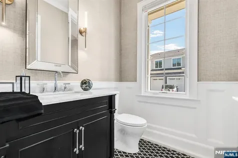 16 Gabriel Court Paramus NJ 07652