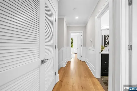 16 Gabriel Court Paramus NJ 07652