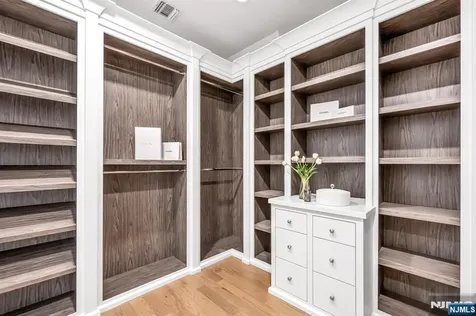 16 Gabriel Court Paramus NJ 07652