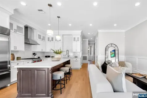 16 Gabriel Court Paramus NJ 07652
