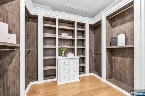 16 Gabriel Court Paramus NJ 07652