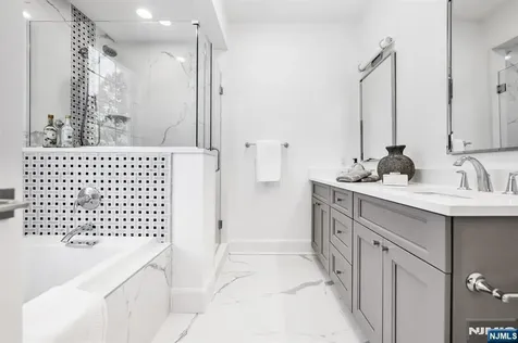 16 Gabriel Court Paramus NJ 07652