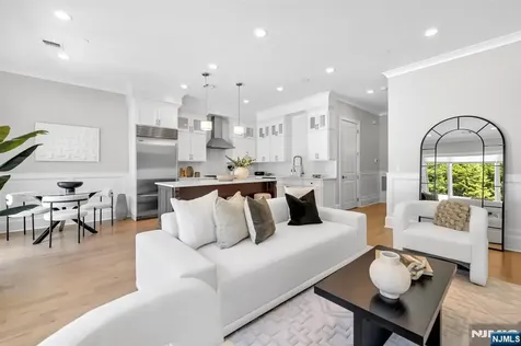 16 Gabriel Court Paramus NJ 07652