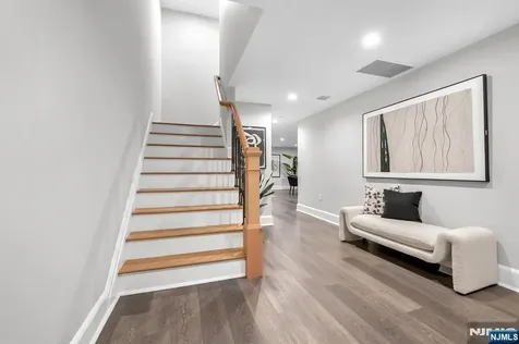 16 Gabriel Court Paramus NJ 07652