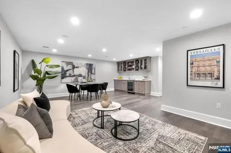 16 Gabriel Court Paramus NJ 07652