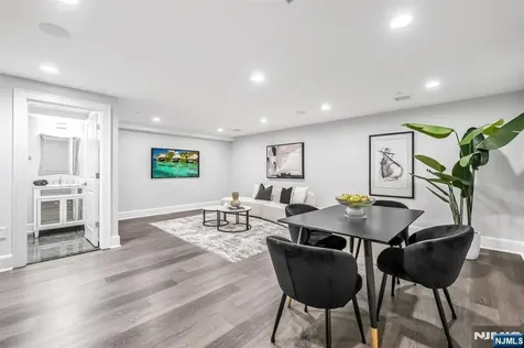 16 Gabriel Court Paramus NJ 07652