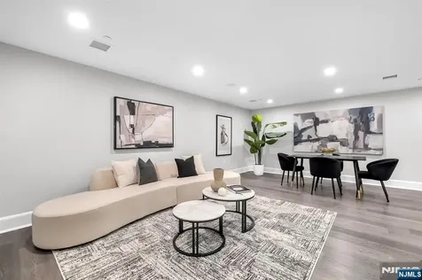16 Gabriel Court Paramus NJ 07652
