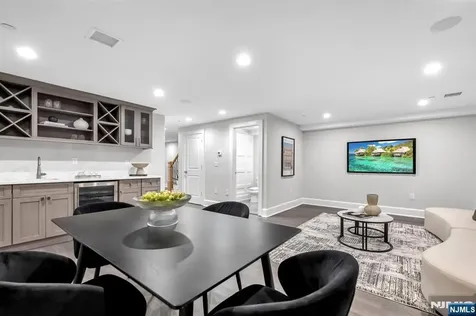 16 Gabriel Court Paramus NJ 07652