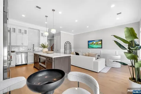 16 Gabriel Court Paramus NJ 07652
