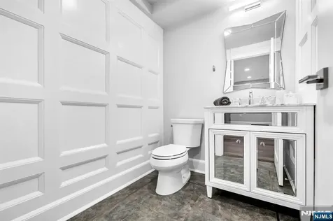 16 Gabriel Court Paramus NJ 07652