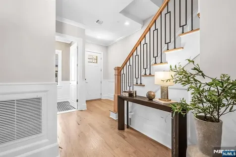 16 Gabriel Court Paramus NJ 07652