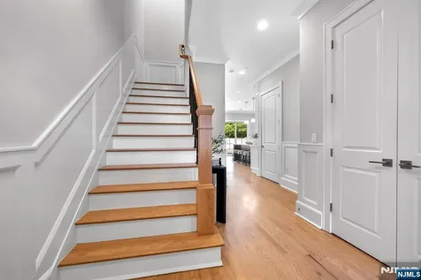 16 Gabriel Court Paramus NJ 07652
