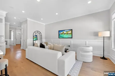 16 Gabriel Court Paramus NJ 07652