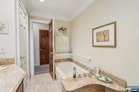 170 Hickory Avenue Tenafly NJ 07670