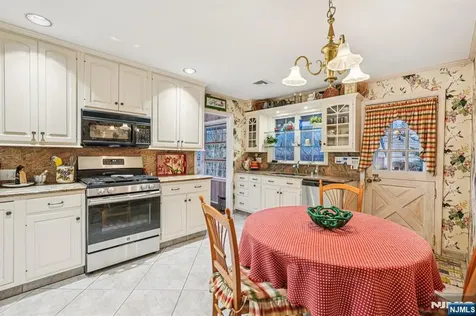 170 Hickory Avenue Tenafly NJ 07670