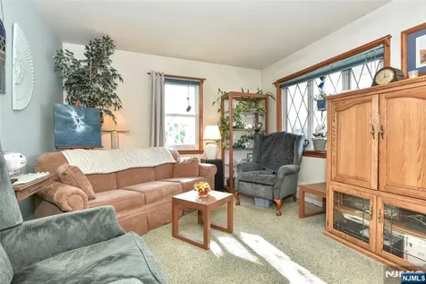 72 Burnside Place Wanaque NJ 07420