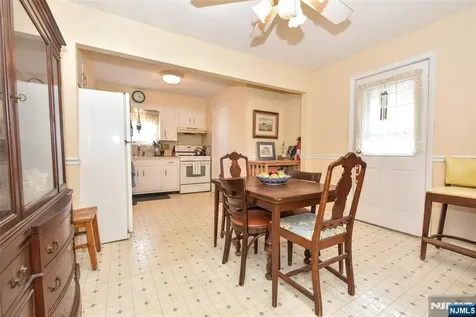 72 Burnside Place Wanaque NJ 07420