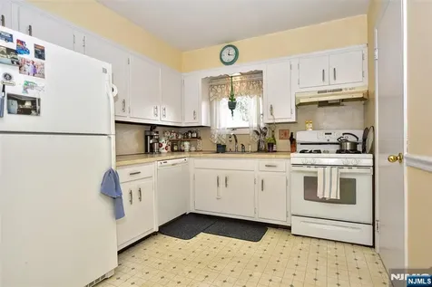 72 Burnside Place Wanaque NJ 07420