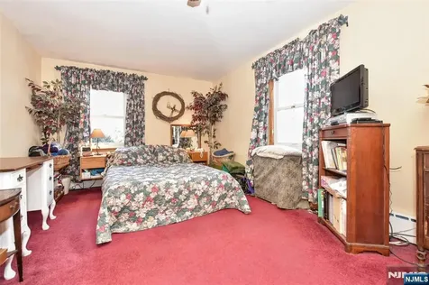 72 Burnside Place Wanaque NJ 07420