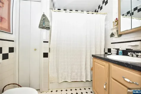 72 Burnside Place Wanaque NJ 07420
