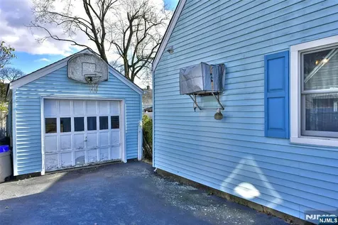 72 Burnside Place Wanaque NJ 07420