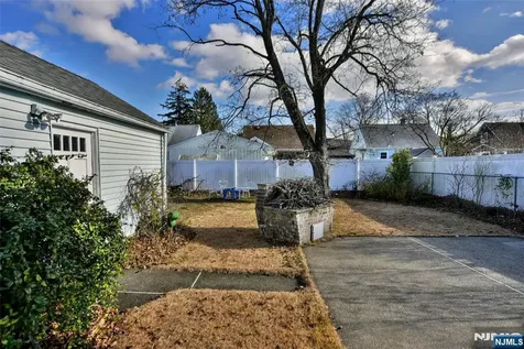 72 Burnside Place Wanaque NJ 07420