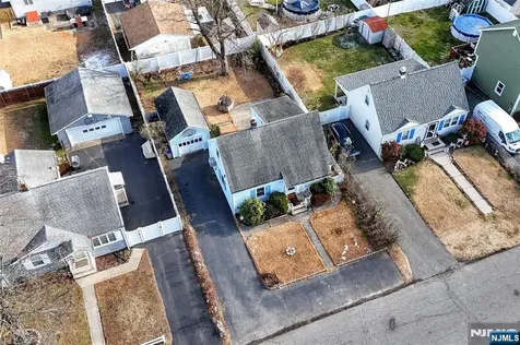 72 Burnside Place Wanaque NJ 07420