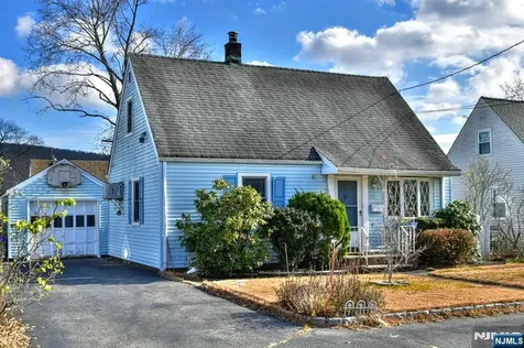 72 Burnside Place Wanaque NJ 07420