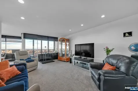 5 Horizon Road Fort Lee NJ 07024