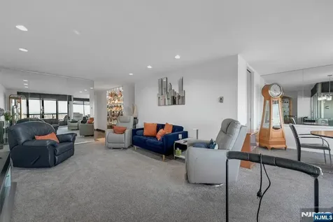 5 Horizon Road Fort Lee NJ 07024