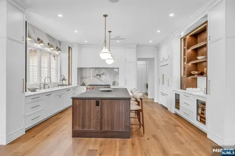 121 Jacquelin Avenue Ho-ho-kus NJ 07423